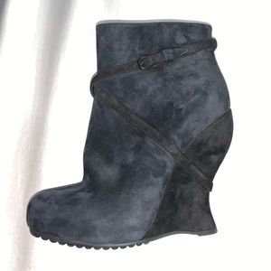 NIB auth BOTTEGA VENETA size 40 suede WEDGE bootie